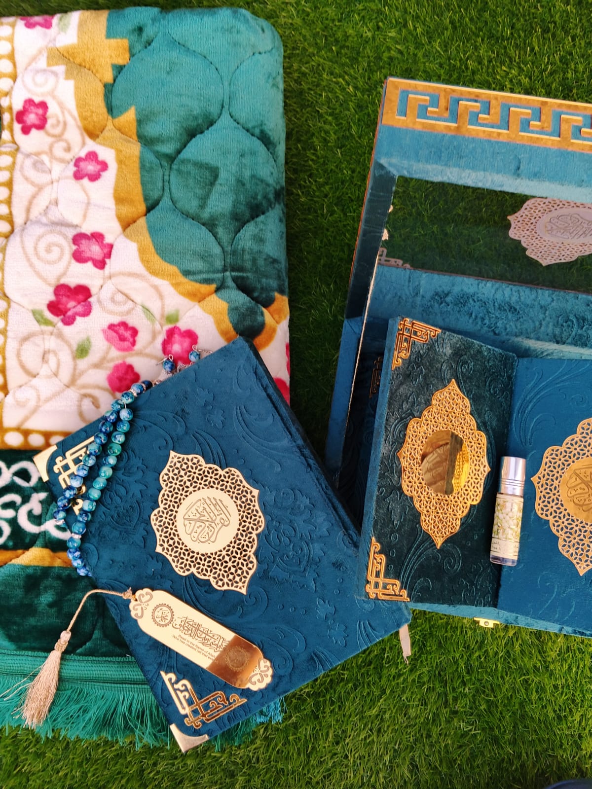 Elegant Teal Velvet Quran Gift Set with Floral Prayer Mat – Quran 37