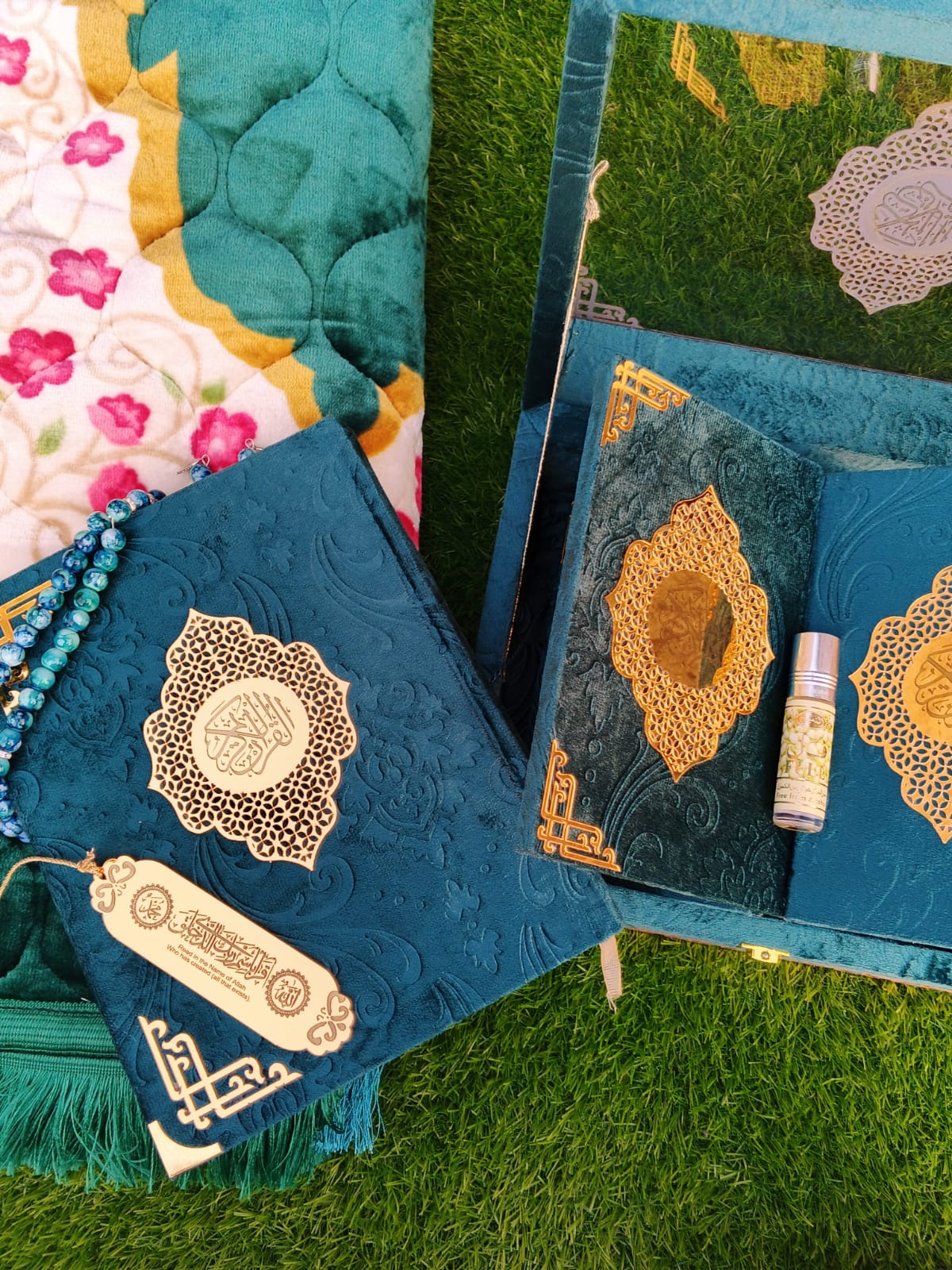 Elegant Teal Velvet Quran Gift Set with Floral Prayer Mat – Quran 37