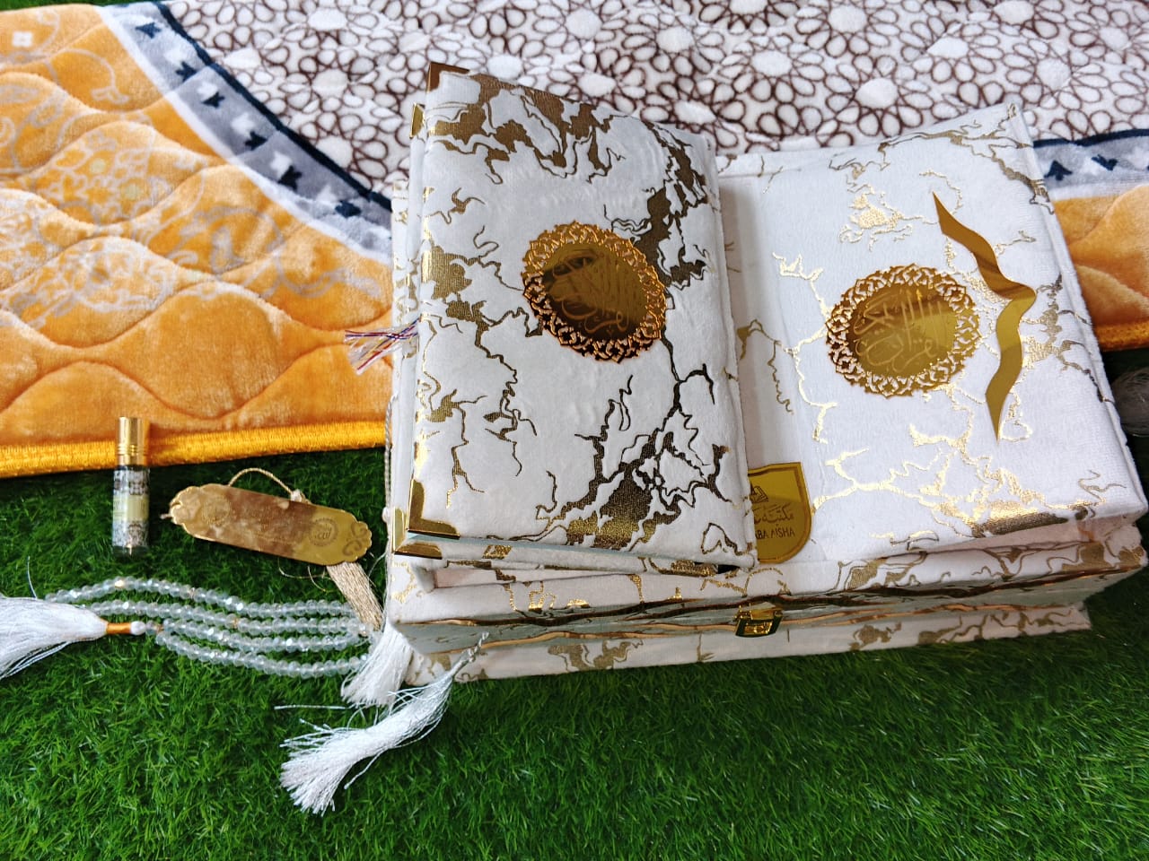 Imboz Special Teacher Edition Quran Gift Set – White Marble Velvet with Tajweed, Tasbeeh, Prayer Mat