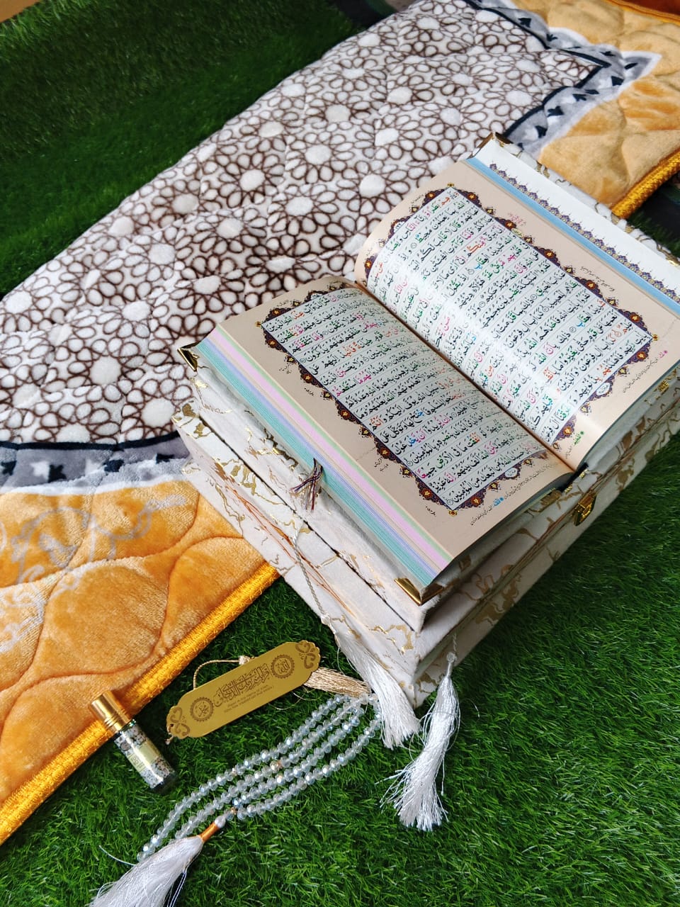 Imboz Special Teacher Edition Quran Gift Set – White Marble Velvet with Tajweed, Tasbeeh, Prayer Mat