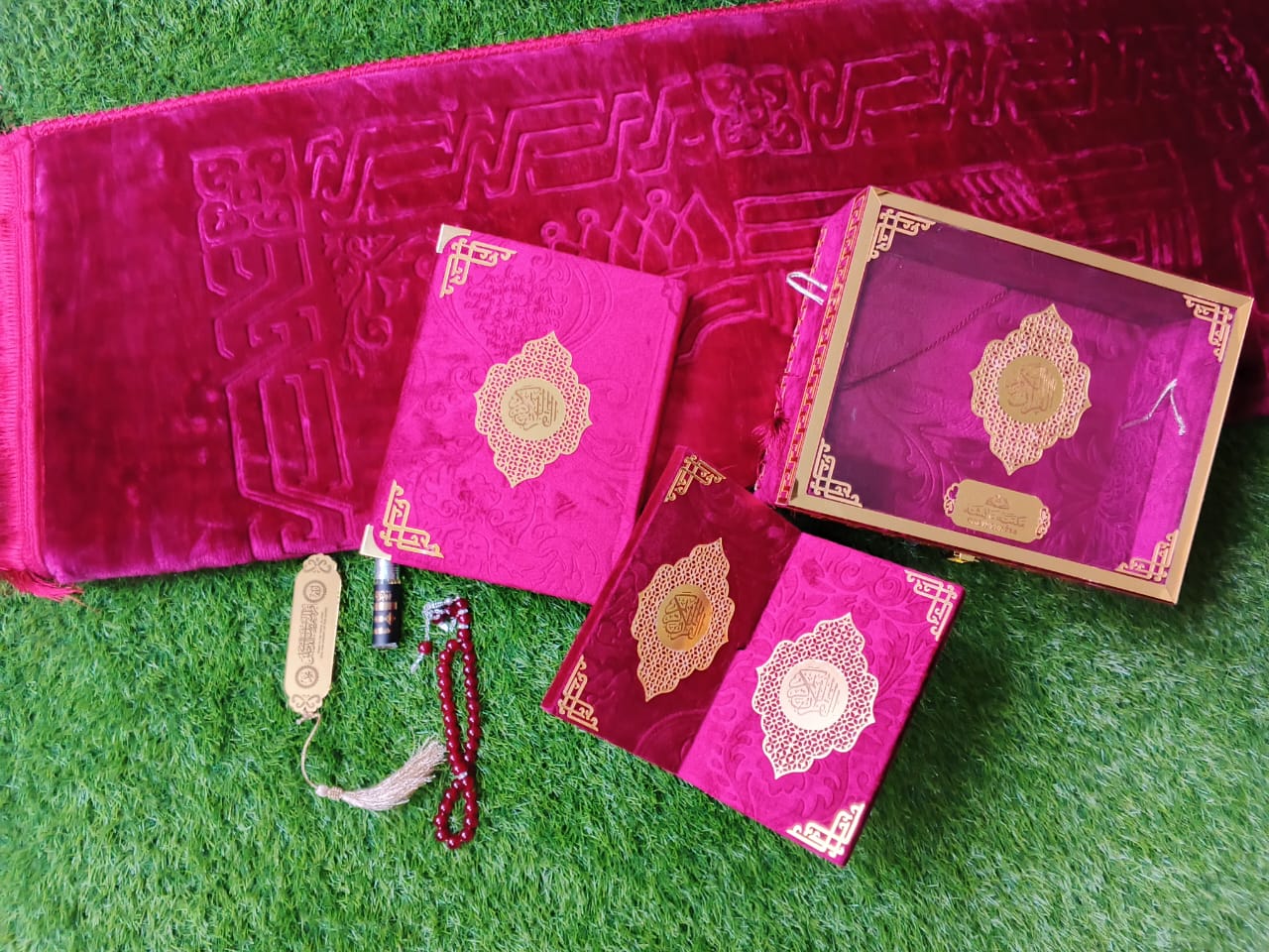 Luxury Velvet Quran Gift Set – Maroon & Gold with Prayer Mat, Tasbeeh, and Tajweed Quran