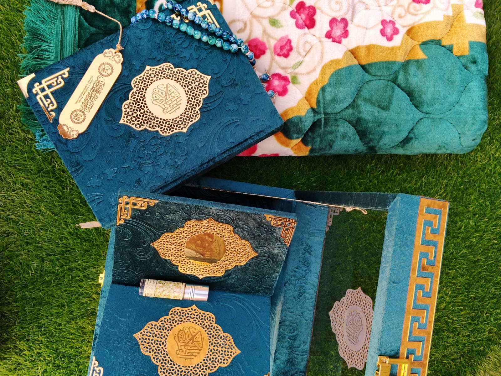 Elegant Teal Velvet Quran Gift Set with Floral Prayer Mat – Quran 37